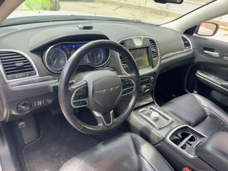 2021 Chrysler 300 Touring L - Interior Full Dashboard Image